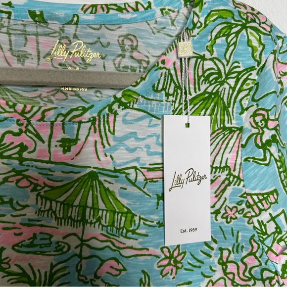 Lilly Pulitzer Graphic Mermaid Beach Print Tee Size: Medium (M) - Picture 6 of 7